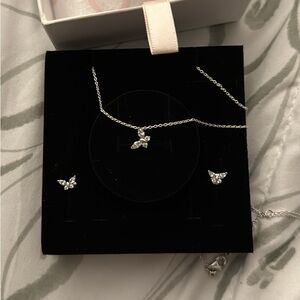 Elegant Silver Necklace and Earring Set pandora